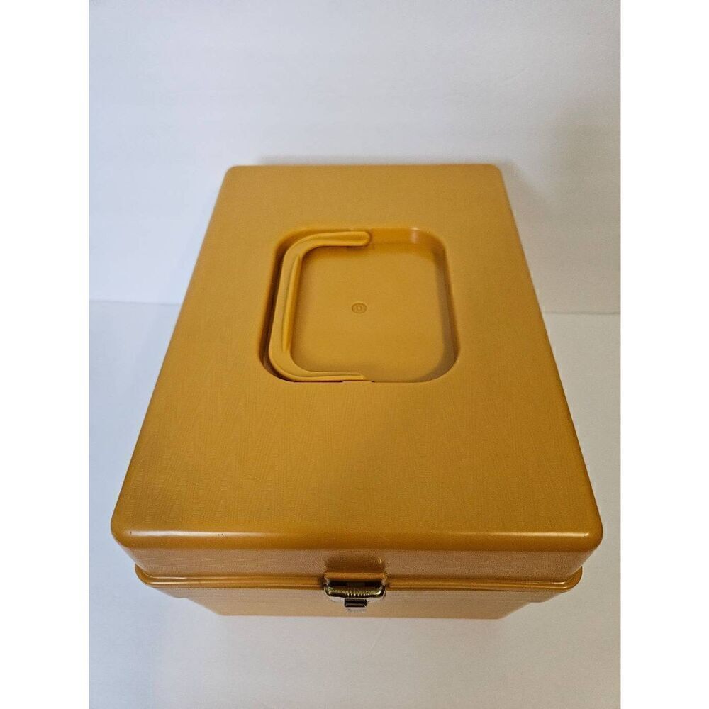 Wilson Wil- hold vintage golden yellow  pattern box. - Picture 2 of 7